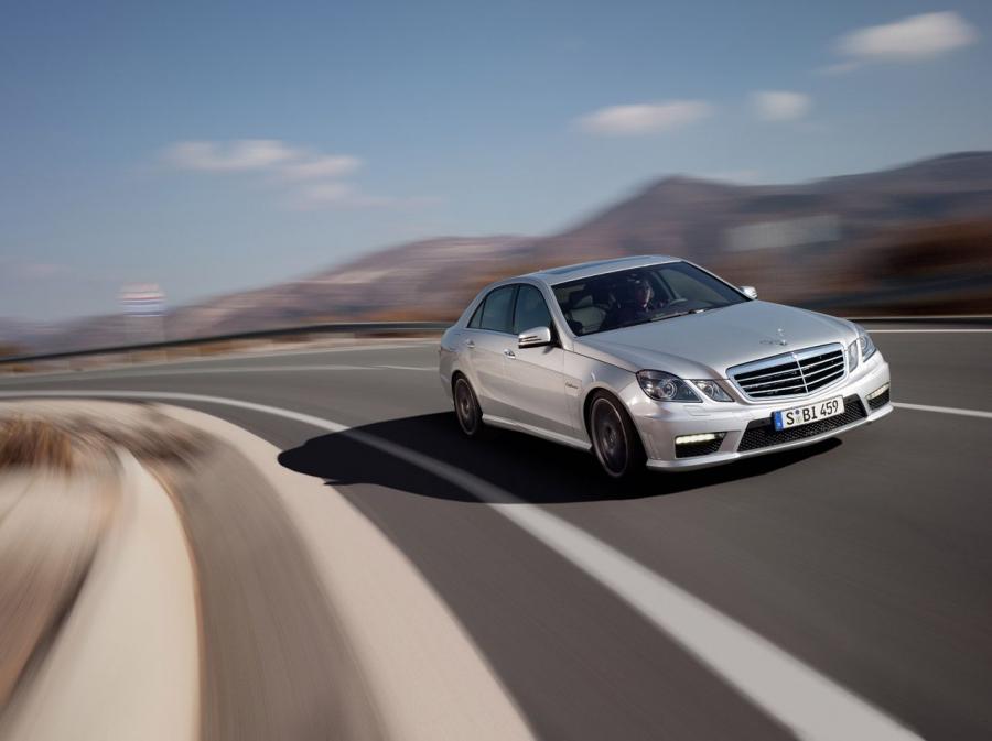  Mercedes-Benz E63 AMG 2010 года  (фото 33 из 57)